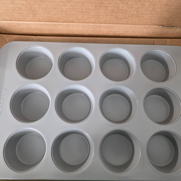 NEW Caraway 12 Cup Muffin Pan in Sage Green. - Picture 3 of 6